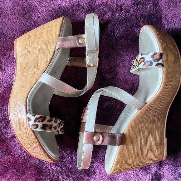 Italian Shoemakers Wedges - Picture 4 of 4